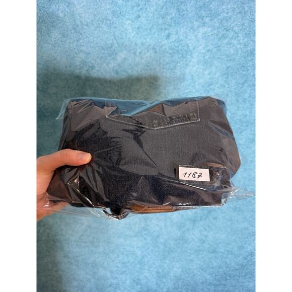 Levi’s 501 Women’s BlackJeans Sz 28x28 Button Fly Skinny Fits 28x27.5 Distressed - Picture 16 of 16